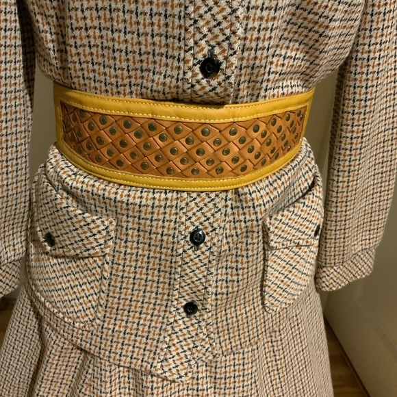 Vintage Suit with peak lapel (Friday Frenzy Sale) - Picture 3 of 9